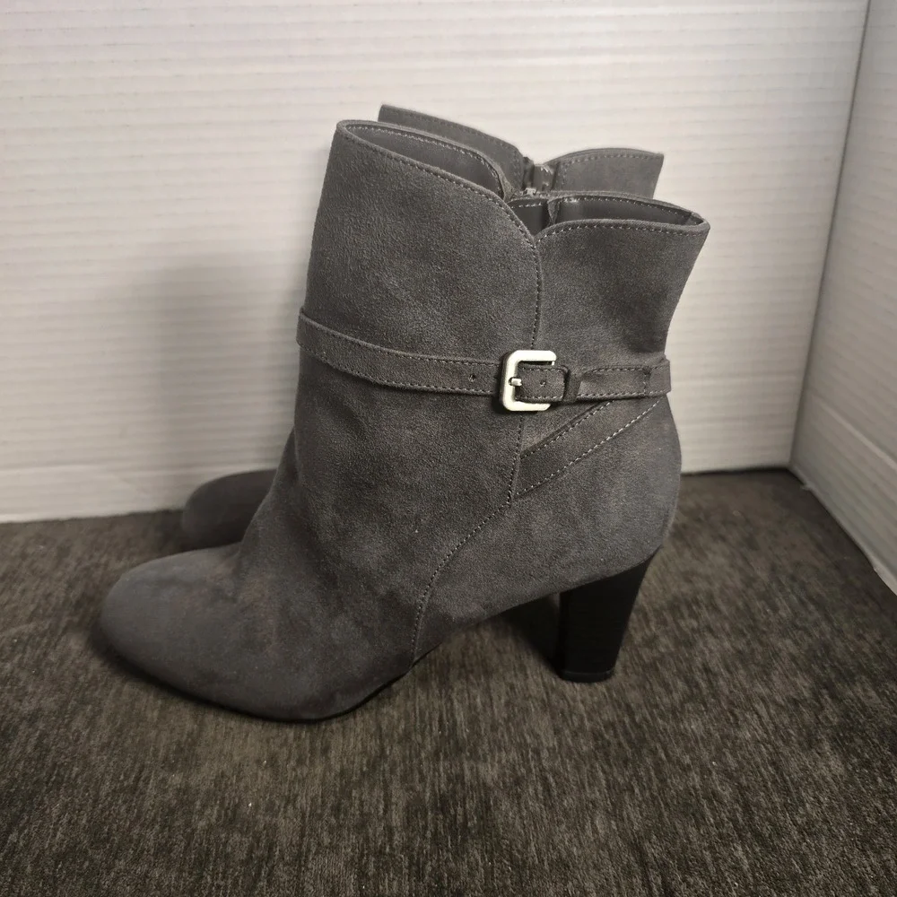 Amelia Grace Grey Faux Suede Ankle Boots Women 6.5 Side Zip Block Heel